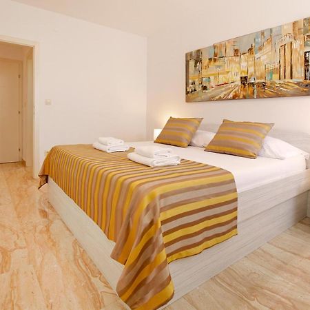 Modern 2-Bed Apt, Late Check In Available Split Exterior foto