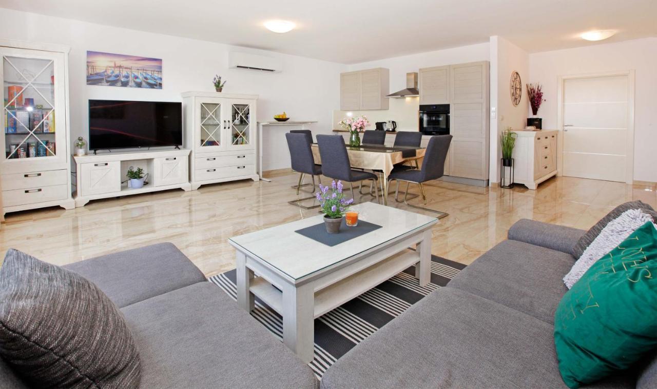 Modern 2-Bed Apt, Late Check In Available Split Exterior foto