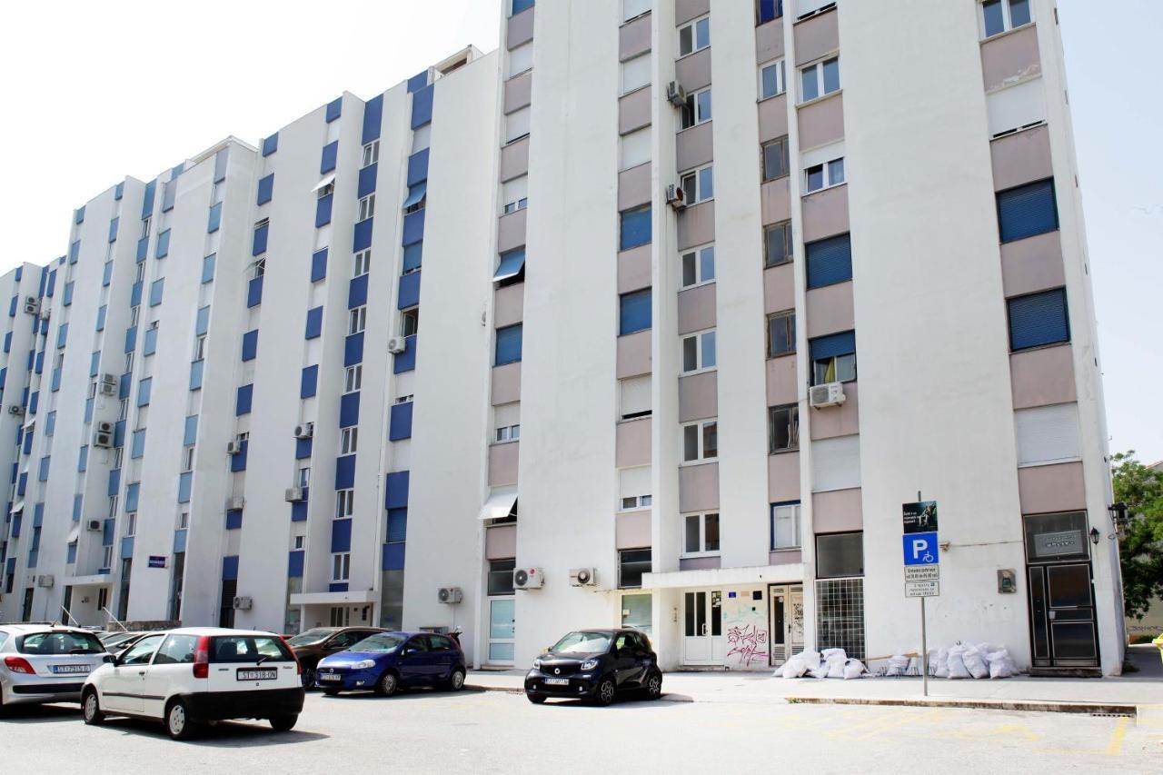 Modern 2-Bed Apt, Late Check In Available Split Exterior foto