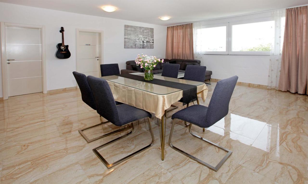 Modern 2-Bed Apt, Late Check In Available Split Exterior foto
